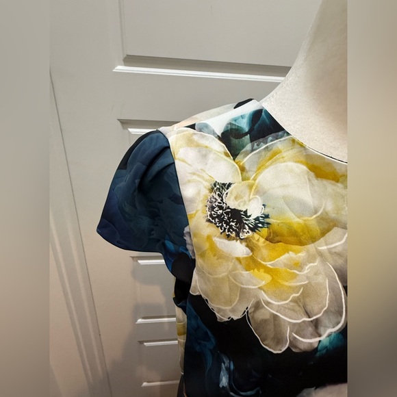 Betsy Johnson. Black Magnolia Sheath Dress. Size 12. - Picture 5 of 9